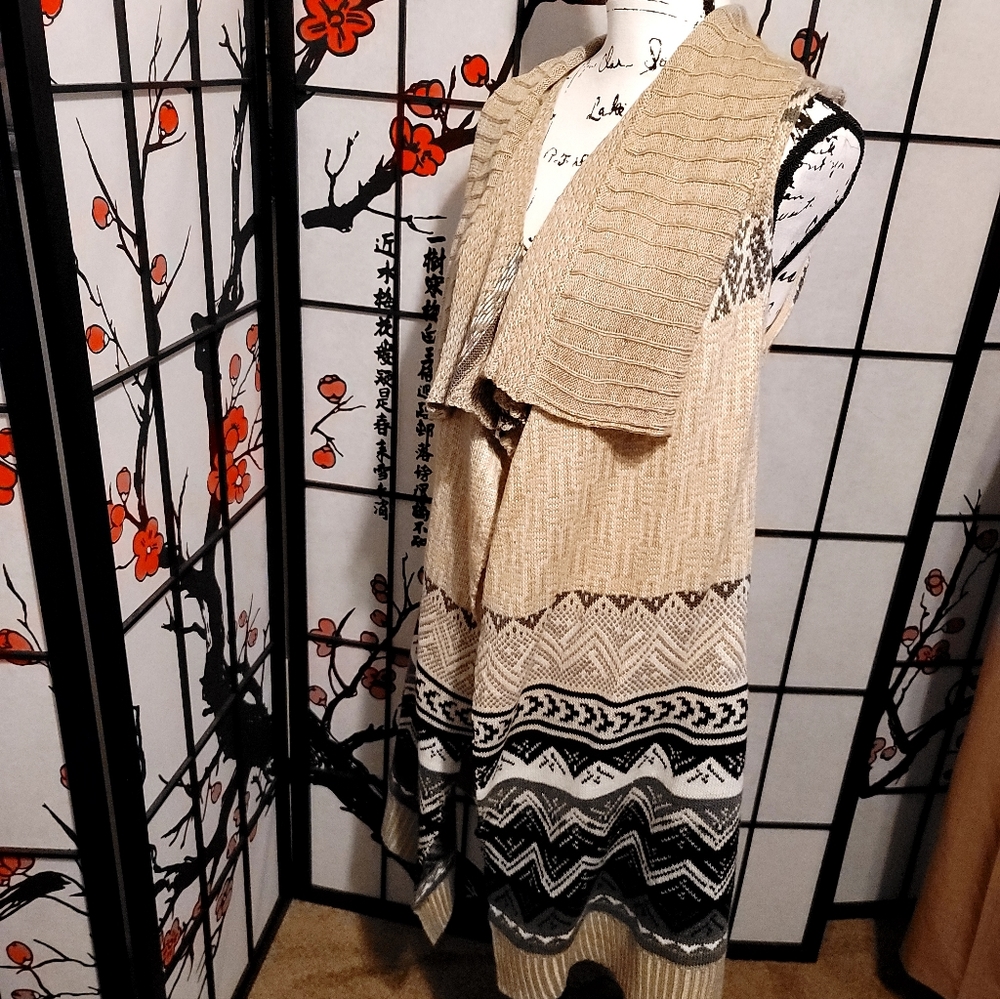 G.H. Bass & Co Ladies Acrylic Earthy Colors Aztec Art Vest Sleeveless/Size Small